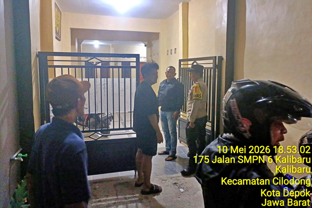 Polisi mendatangi lokasi indekos yang jadi sasaran pelaku curanmor berpistol. Foto: Dok. Istimewa