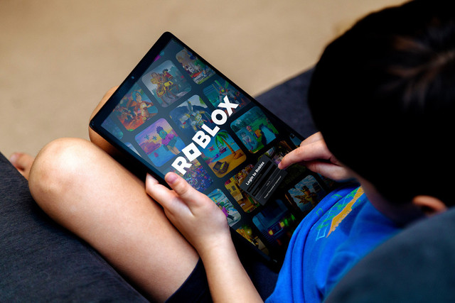 Ilustrasi anak main Roblox. Foto: Alex Photo Stock/Shutterstock