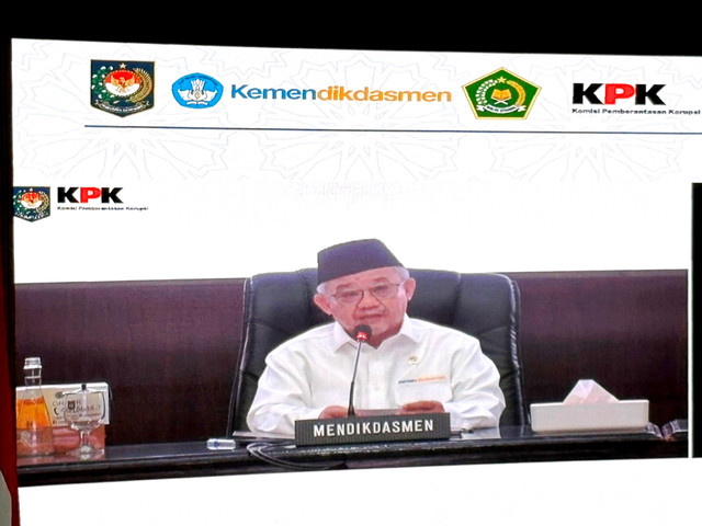Mendikdasmen, Abdul Mu'ti saat memberikan paparan dalam agenda peluncuran Buku Panduan dan Bahan Ajar Pendidikan Antikorupsi di Kantor Kemendagri, Jakarta Pusat, Senin (11/5/2026). Foto: Ryan Iqbal/kumparan