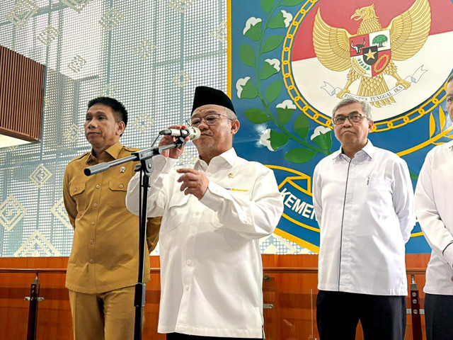 Mendikdasmen, Abdul Mu'ti saat jumpa pers usai agenda peluncuran Buku Panduan dan Bahan Ajar Pendidikan Antikorupsi di Kantor Kemendagri, Jakarta Pusat, Senin (11/5/2026). Foto: Ryan Iqbal/kumparan