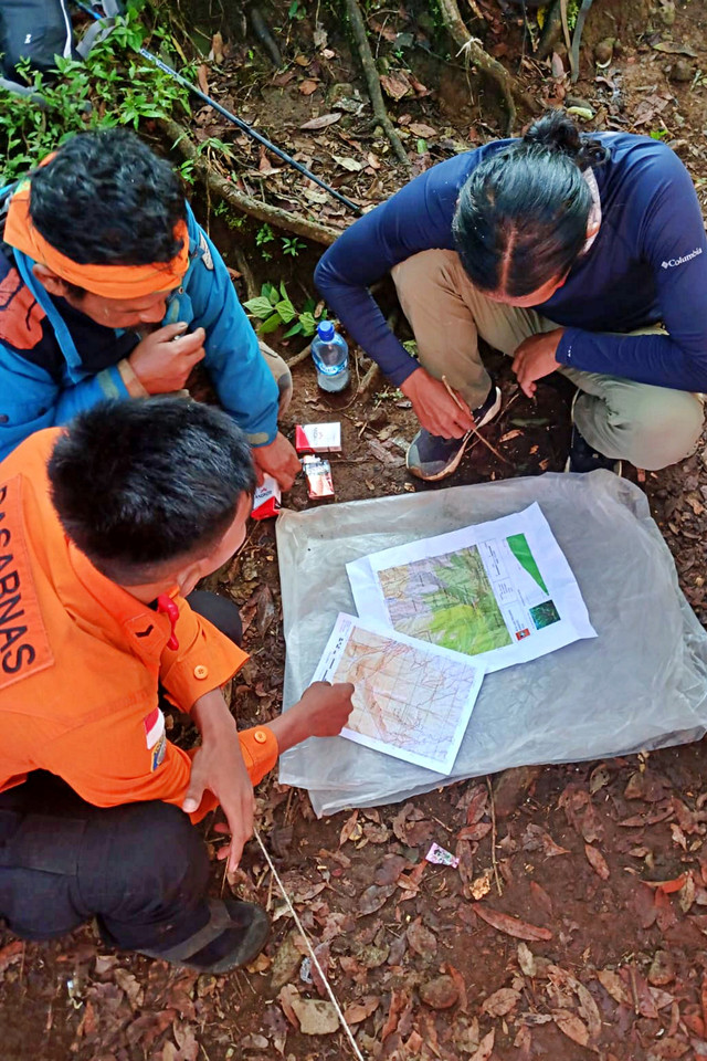 Tim SAR gabungan masih melakukan pencarian terhadap mahasiswa ITB yang hilang di Gunung Puntang di hari kedua pencarian pada Senin (11/5/2026). Foto: Dok. Kantor SAR Bandung