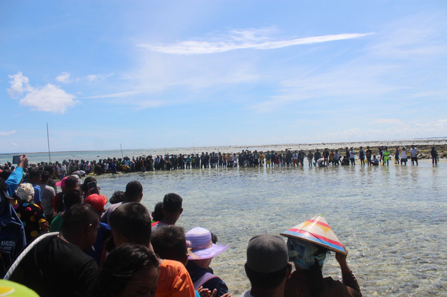 Tradisi penangkapan ikan Mane’e di Kepulauan Talaud. Foto: Dokumentasi pribadi