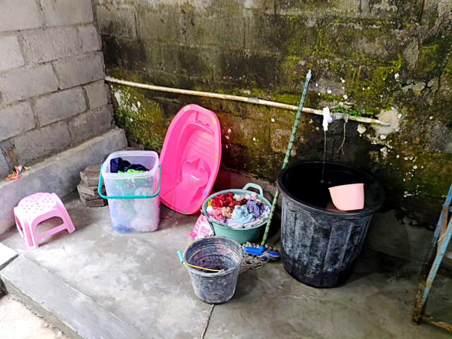Penampakan rumah orang tua seorang bidan yang diduga digunakan untuk mengasuh 11 bayi hasil di luar pernikahan di Hargobinangun, Kapanewon Pakem, Kabupaten Sleman, Senin (11/5/2026). Foto: Panji/kumparan