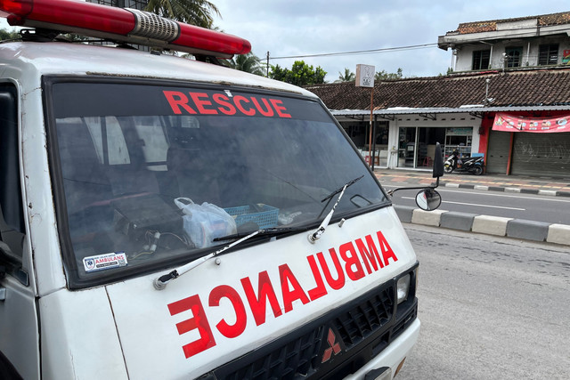 Ilustrasi ambulans. Foto: Faiz Zakiy Yamani/Shutterstock