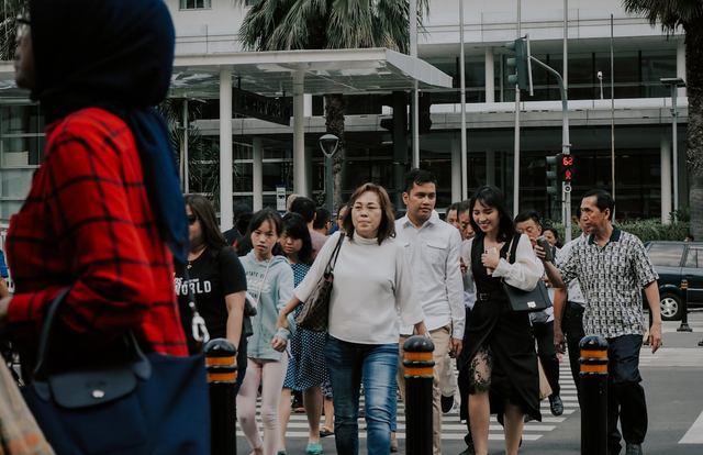 Ilustrasi hakikat manusia sebagai makhluk individu, sosial, dan spiritual. Foto: Pexels