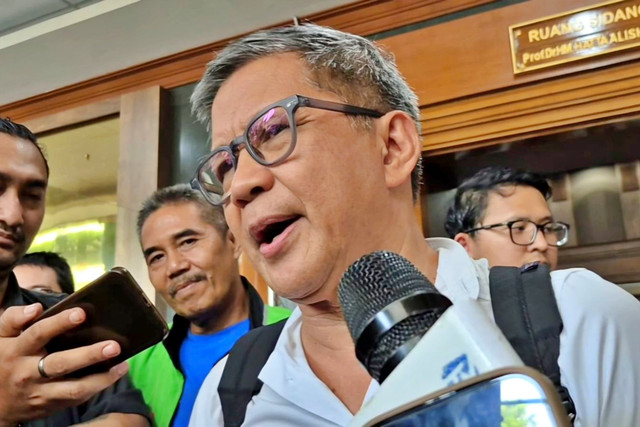 Rocky Gerung saat ditemui di sidang pemeriksaan Nadiem Makarim sebagai Terdakwa di PN Jakara Pusat, Senin (11/5/2026). Foto: Rayyan/kumparan 
