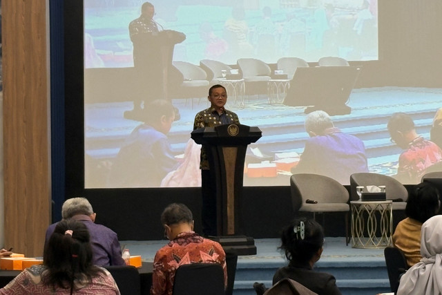 Deputi Bidang Koordinasi Pengelolaan dan Pengembangan Usaha BUMN Kemenko Perekonomian, Ferry Irawan dalam Sosialisasi Annual Report Award 2025 di Kantor Kemenko Perekonomian, Senin (11/5/2026). Foto: Ave Airiza Gunanto/kumparan