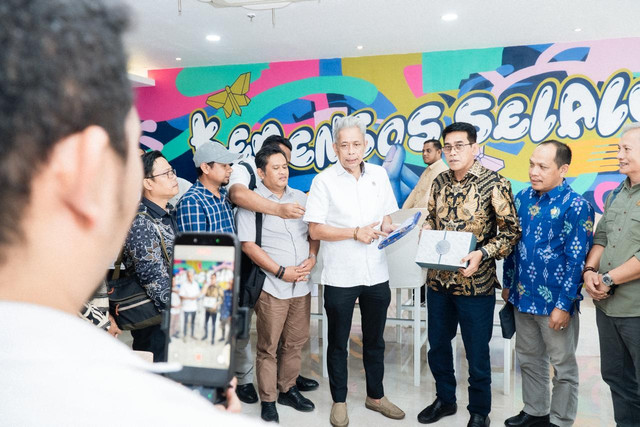 Wakil Menteri Sosial Agus Jabo Priyono menerima kunjungan Bupati Kabupaten Parigi Moutong Erwin Burase di Kantor Kemensos, Jakarta, Senin (11/5/2026). Foto: Kemensos RI