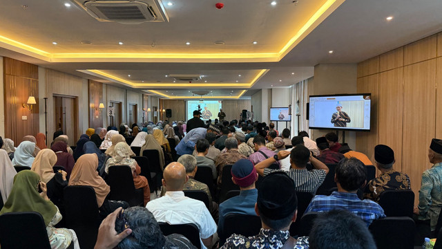 Pembekalan jemaah haji plus Hasuna Tour, sebelum berangkat ke Tanah Suci. Foto: Pandangan Jogja/Danang BK