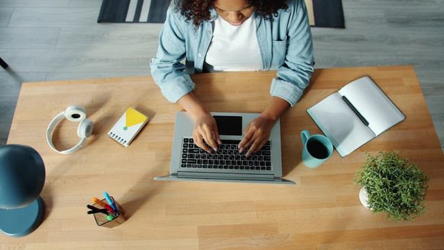 Ilustrasi Cara Daftar Program TKM Pemula 2026 Secara Online Tanpa Ribet, Foto: Unsplash/Vitaly Gariev