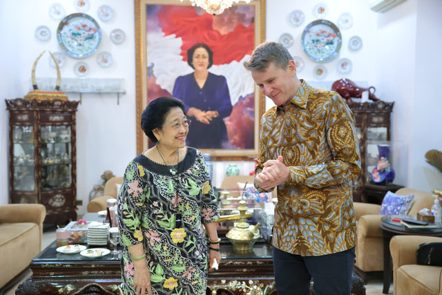 Ketua Umum PDIP Megawati Soekarnoputri bertemu dengan Dubes Australia untuk RI Rod Brazier di kediamannya, Menteng, Jakpus, Senin (11/5/2026). Foto: PDIP