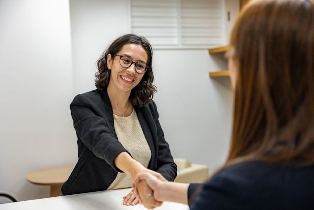 Ilustrasi jenis pekerjaan atau jabatan apakah yang sesuai denagn cita-cita Anda? Foto: Resume Genius/Unsplash