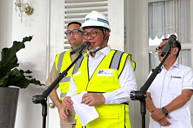 Gubernur DKI Jakarta, Pramono Anung saat memberikan keterangan usai meninjau progres 2A MRT Utara-Selatan di Balai Kota DKI Jakarta, Selasa (12/5/2026). Foto: Jeni Ritanti/kumparan
