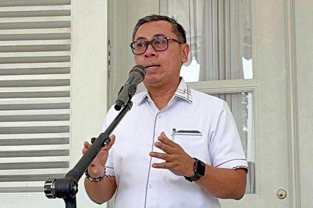 Wakil Koordinator Staf Khusus Gubernur DKI Jakarta, Yustinus Prastowo saat ditemui di Balai Kota Jakarta, Gambir, Jakarta Pusat, Selasa (12/5/2026). Foto: Jeni Ritanti/kumparan
