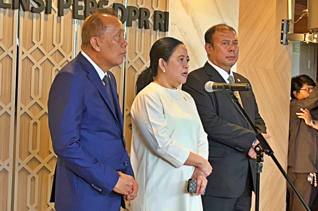 Ketua DPR Puan Maharani, Wakil Ketua DPR Saan Mustopa dan Cucun Ahmad Syamsurijal saat konferensi pers usai Rapat Paripurna di Kompleks Parlemen, Senayan, Jakarta, Selasa (12/5/2026). Foto: Nasywa Athifah/kumparan