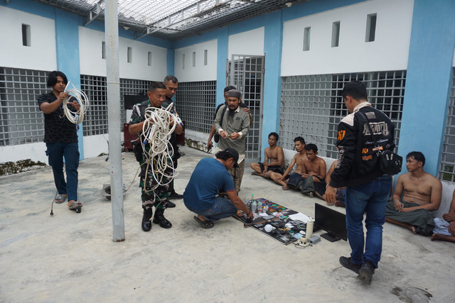TNI AL amankan 7 diduga pelaku terlibat narkoba di Belawan, Medan, Jumat (8/5/2026). Foto: Dok. Kodaeral I TNI AL