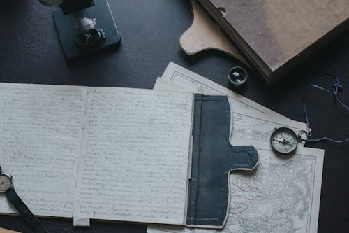 Ilustrasi Cara Menggunakan Mendeley, Foto: Unsplash/Eugenia Ai