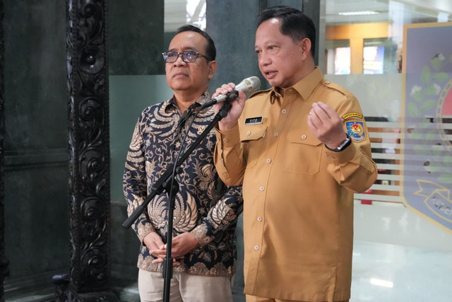 Mendagri Tito Karnavian umumkan penanganan pascabencana Sumatera masuk fase pemulihan dengan transfer daerah Rp10,6 triliun, Selasa (12/5/2026). Foto: Kemendagri RI