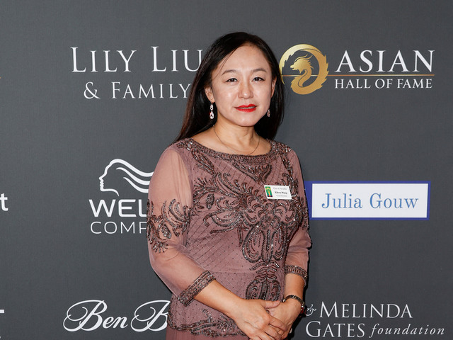 Eileen Wang menghadiri upacara induksi Asian Hall of Fame 2023 di Biltmore Los Angeles, California, (21/10/23). Foto: Frazer Harrison/Getty Images/AFP
