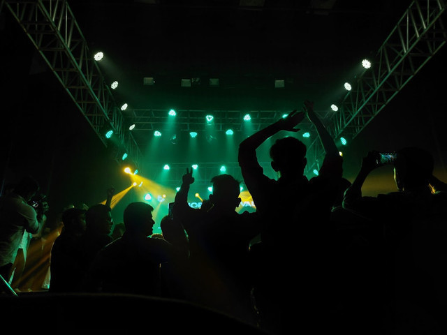 Ilustrasi Harga Tiket Pesta Warna Nada 2026. Foto: Unsplash.com/Toushif Alam