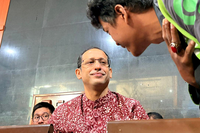 Nadiem Makarim bertemu dengan para pendukung dari komunitas Gojek sebelum sidang tuntutan di Pengadilan Negeri Jakpus, Rabu (13/5/2026). Foto: Kevin Daniel/kumparan