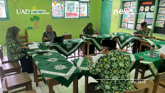 Mahasiswa Program Doktor Universitas Ahmad Dahlan (UAD) diseminasi hasil penelitian kepemimpinan pendidikan transformatif (Foto. Ummu)