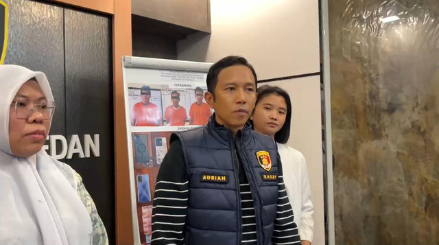Kasat Reskrim Polrestabes Medan, AKBP Adrian Risky Lubis saat pengungkapan kasus prostitusi online di kantornya, Rabu (13/5/2026). Foto: Amar Marpaung/kumparan