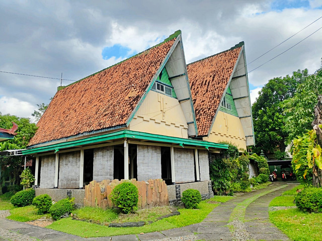 Rumah Pahlawan Nasional yang juga rektor pertama Universitas Gadjah Mada (UGM) Prof Dr Sardjito yang berada di Jalan Cik di Tiro, Terban, Kemantren Gondokusuman, Kota Yogyakarta dijual, Rabu (13/5/2026). Foto: Panji/kumparan