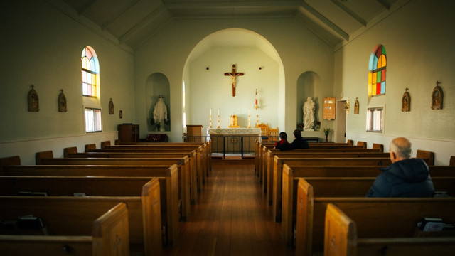 Ilustrasi caption Kenaikan Yesus Kristus 2026. Foto: Unsplash.com/Martin Jernberg