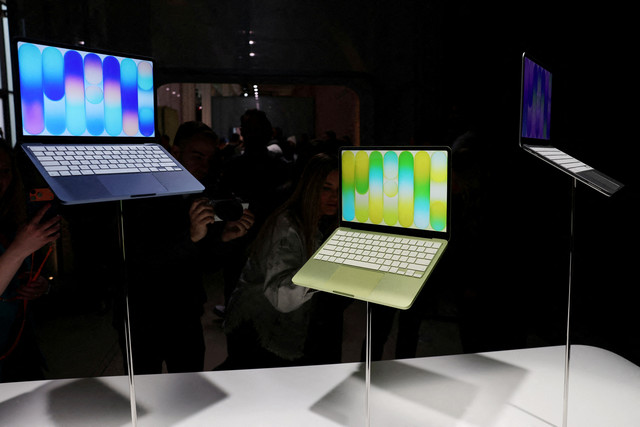 Laptop Mac kelas bawah terbaru Apple, MacBook Neo , dipamerkan selama acara di New York City, AS, 4 Maret 2026. Foto: REUTERS/Shannon Stapleton
