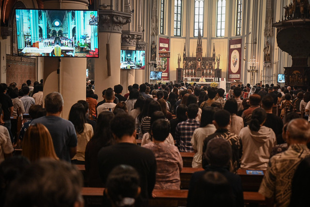 Umat Nasrani mengikuti ibadah Kenaikan Yesus Kristus di Gereja Katedral, Jakarta, Kamis (14/5/2026). Foto: Sulthony Hasanuddin/ANTARA FOTO 