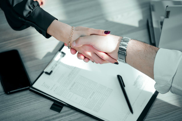 Ilustrasi contoh MoU kerja sama bisnis. Foto: Pexels