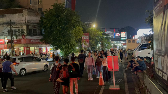 Suasana kawasan Blok M, Jakarta Selatan, di hari kedua long weekend Hari Raya Kenaikan Yesus Kristus, Jumat (15/5/2026). Foto: Nauval Pratama/kumparan