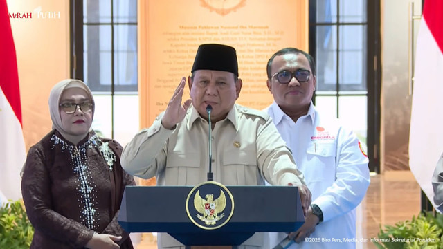 Presiden Prabowo Subianto berpidato saat peresmian Museum dan Rumah Singgah Marsinah di Desa Nglundo, Nganjuk, Jawa Timur, Sabtu (16/5/2026). Foto: YouTube/ Sekretariat Presiden