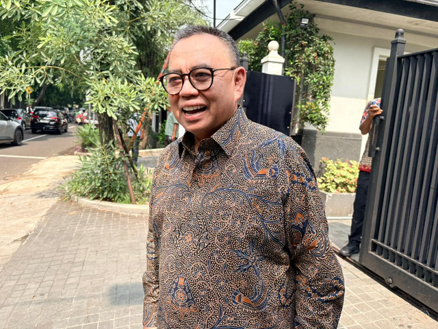 Doorstop Sudirman Said di kediaman JK saat menghadiri acara tasyakuran milad, Jakarta (16/5/2026). Foto: Kevin Daniel/kumparan