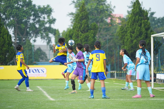 Aksi para pemain Mojang Priangan saat mengalahkan Setia Srikandi 4-0 dalam pertandingan terakhir HYDROPLUS Soccer League di Lapangan Pusdikpom, Cimahi, Sabtu (16/5). Foto: Dok. Hydroplus Soccer League