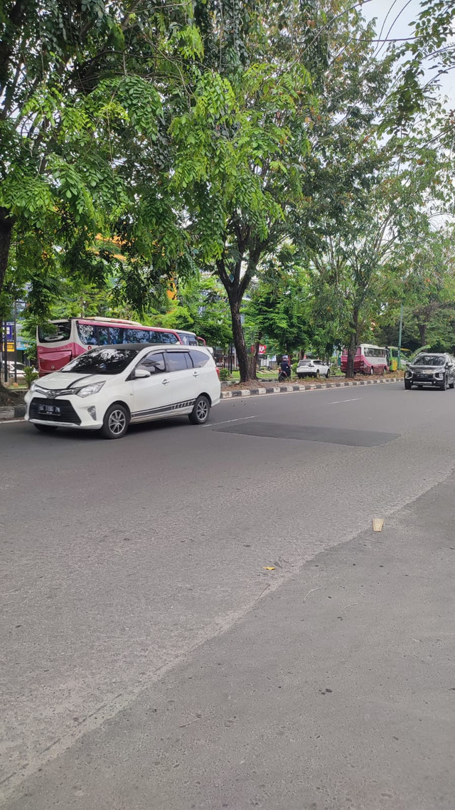 Jalan yh bagus tetapi aktivitasnya belum terlalu ramai. banyak Foto: Dokumentasi Pribadi