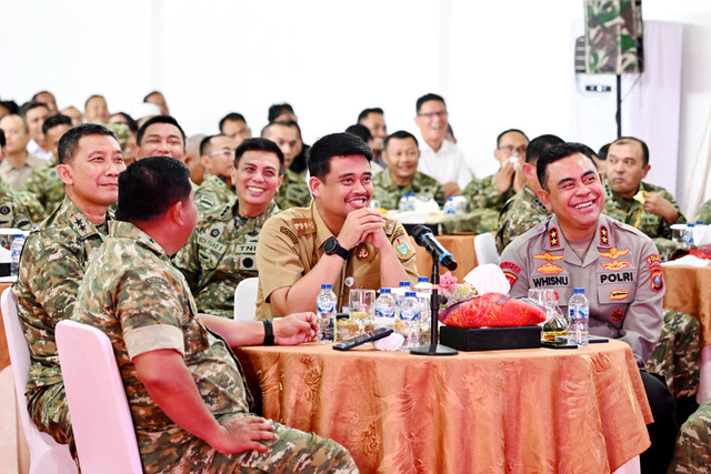 Gubernur Sumut Bobby Nasution bersama Pangdam I/Bukit Barisan Mayjen TNI Hendy Antariksa, Kapolda Sumut Irjen Pol Whisnu Hermawan Februanto, mengikuti peresmian nasional operasionalisasi 1.061 Koperasi Desa/Kelurahan Merah Putih, Sabtu (16/5/2026).  Foto: Dok. Diskominfo Sumut