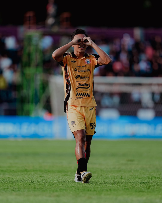 Selebrasi Rayhan Hannan usai cetak gol di laga Persik Kediri vs Persija Jakarta dalam pekan ke-33 Super League 2025/26 di Stadion Brawijaya, Sabtu (16/5). Foto: Instagram @persija
