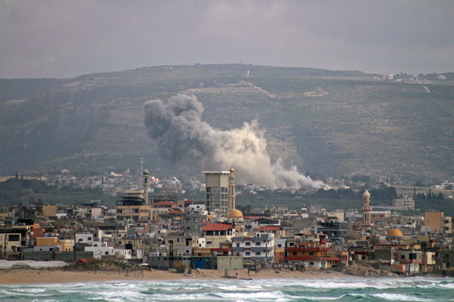 Israel serang Lebanon Selatan pada Sabtu (16/5). Foto: AFP
