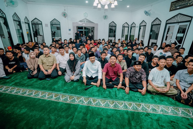Menteri Sosial Saifullah Yusuf (Gus Ipul) saat mengunjungi Sekolah Rakyat Menengah Atas (SRMA) 17 Surakarta, Jateng, Sabtu (16/5/2026) malam. Foto: Dok. Kemensos