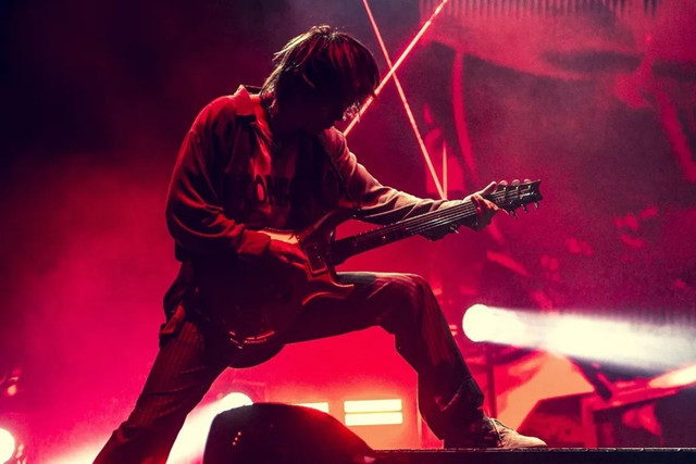 Grup band ONE OK ROCK tampil di Indonesia Arena, GBK, Jakarta pada Sabtu (16/5/2026). Foto: Dok. TEM Present