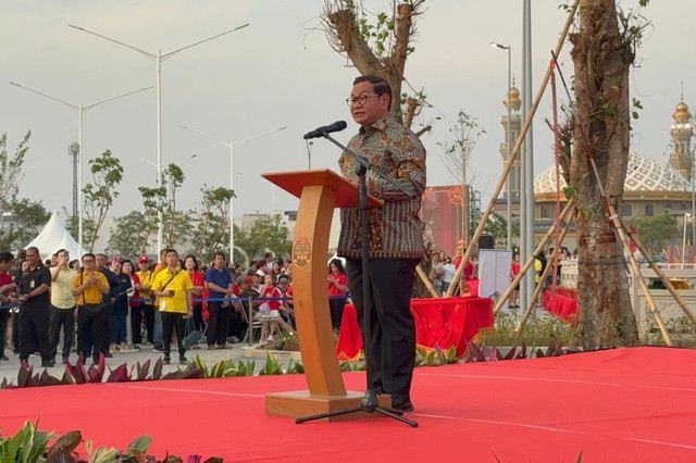 Gubernur DKI Jakarta Pramono Anung memberikan sambutan saat menghadiri Peresmian Agung Klenteng Tian Fu Gong di Riverwalk Island, Pantai Indah Kapuk, Jakarta, Minggu (17/5/2026). Foto: Nauval Pratama/kumparan
