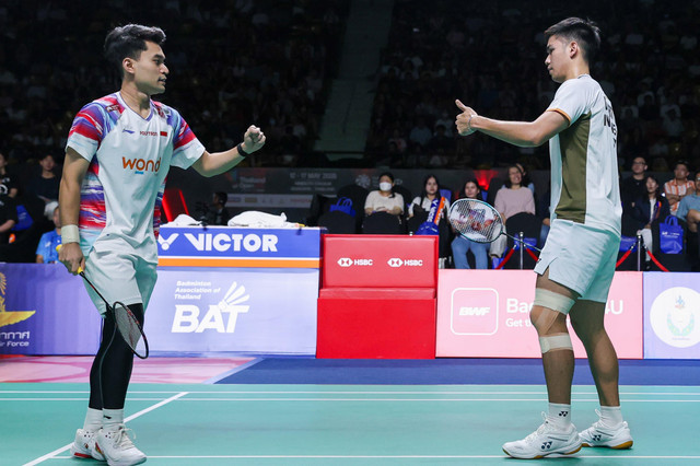 Leo Rolly Carnando/Daniel Marthin berhasil raih juara Thailand Open 2026 setelah mengalahkan ganda putra India, Satwiksairaj Rankireddy/Chirag Shetty, dengan skor 21-12, 25-23 di Nimibutr Stadium, Bangkok, Minggu (17/5/2026). Foto: Dok. Istimewa