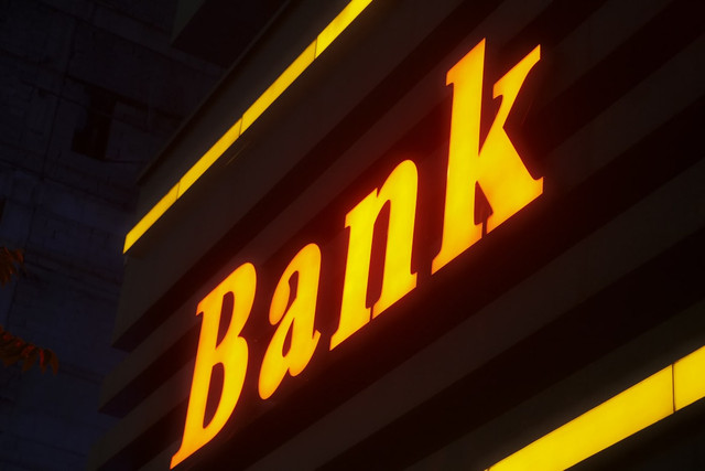 Ilustrasi peran lembaga keuangan bank dalam memenuhi kebutuhan masyarakat. Foto: Unsplash.com/POURIA 🦋