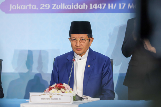Menteri Agama Nasaruddin Umar (tengah) memberikan keterangan pers hasil Sidang Isbat Penetapan Awal Zulhijah 1447 Hijriah di Kementerian Agama, Jakarta, Minggu (17/5/2026). Foto: Iqbal Firdaus/kumparan