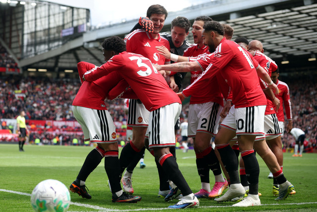 Selebrasi pemain Manchester United usai mencetak gol ke gawang Nottingham Forest pada pertandingan Liga Inggris di Old Trafford, Manchester, Inggris, Minggu (17/5/2026). Foto: Phil Noble/REUTERS