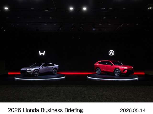 Dua model purwarupa Honda Hybrid Sedan Prototype dan Acura Hybrid SUV Prototype debut global. Foto: Honda