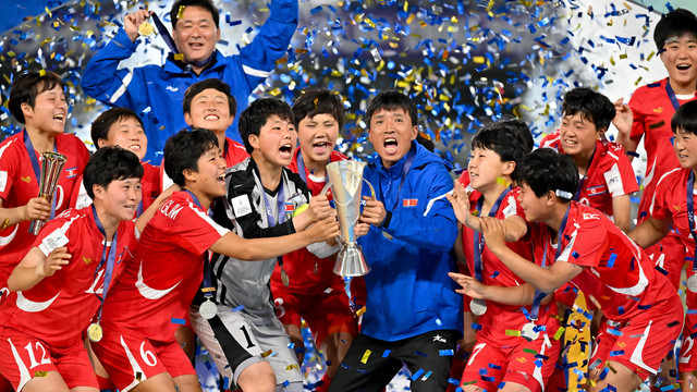 Selebrasi Korea Utara usai menjuarai Piala Dunia Wanita U-17 2026. Foto: AFC