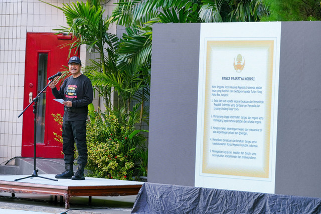 Menteri Sosial Saifullah Yusuf (Gus Ipul) memimpin Apel Ikrar Tanpa Korupsi di Lapangan Kementerian Sosial, Senin (18/5/2026). Foto: Dok. Kemensos